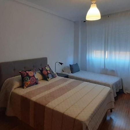 Habitación, muy amplia y luminosa, muy cerca del centro a 15 min en el metro a Sol y Gran Vía Madri Exterior foto